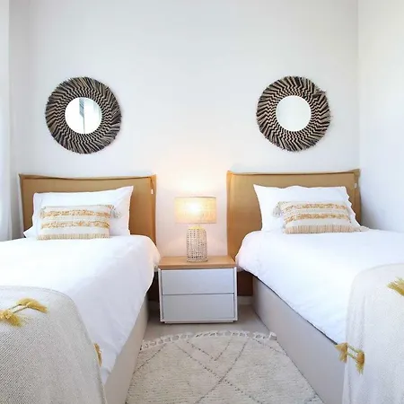 דירה Vanian Gardens 4 Bedroom Ap *