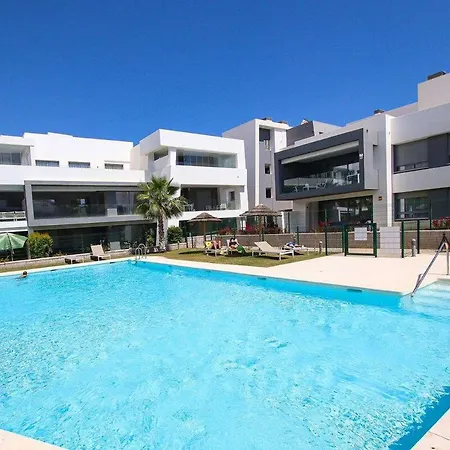 Vanian Gardens 4 Bedroom Ap דירה