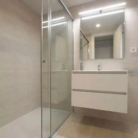 Vanian Gardens 4 Bedroom Ap אסטפונה