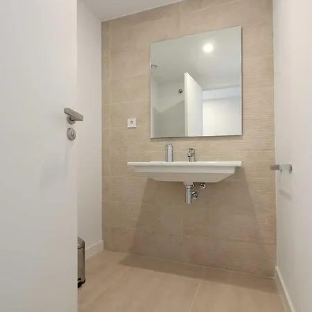 Vanian Gardens 4 Bedroom Ap *